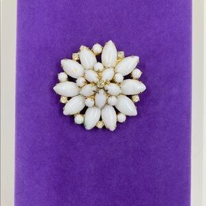 💛 Elegant Gold Plated Milk Glass Floral Brooch